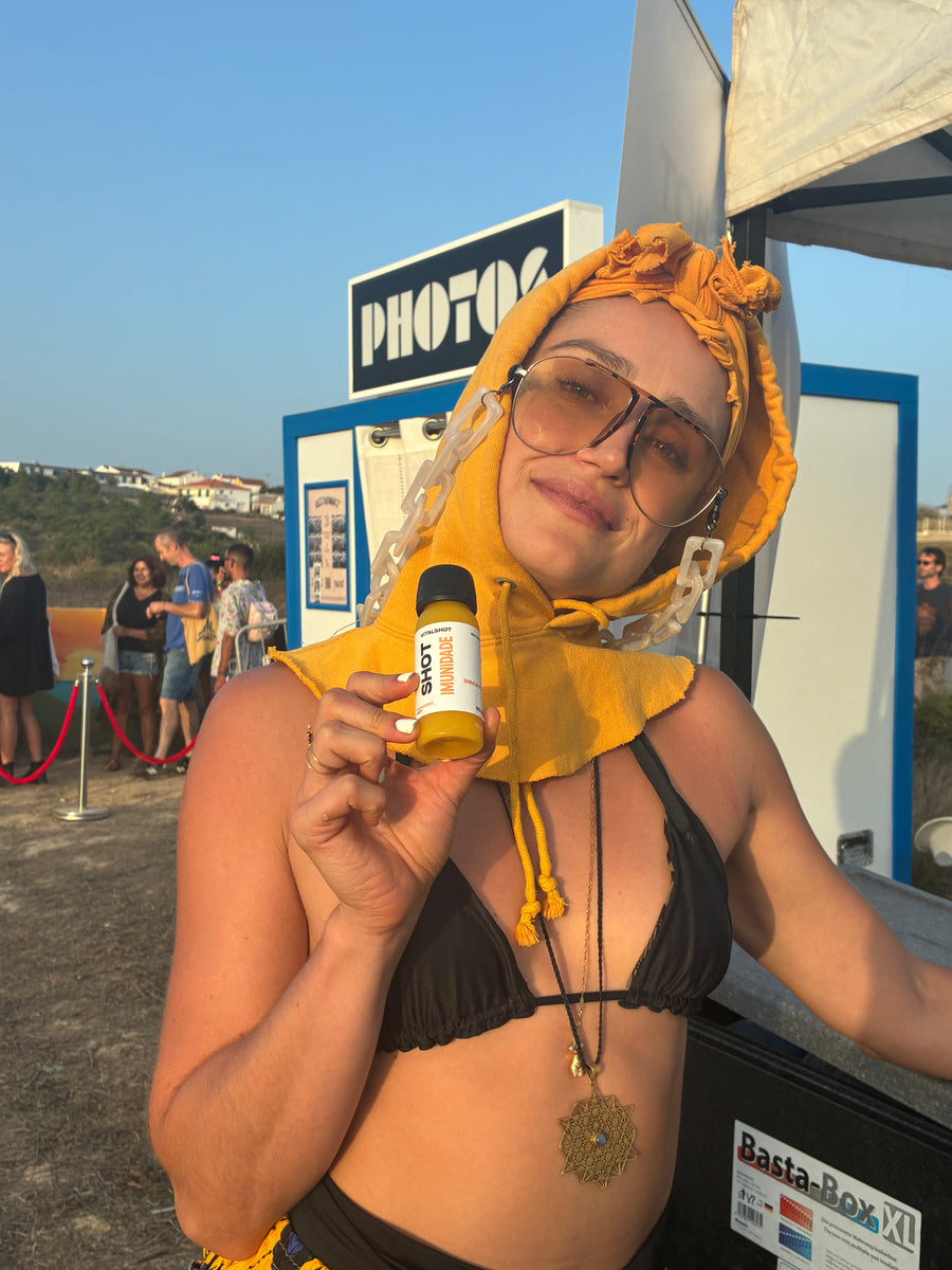 A beber o Shot Sun Kiss